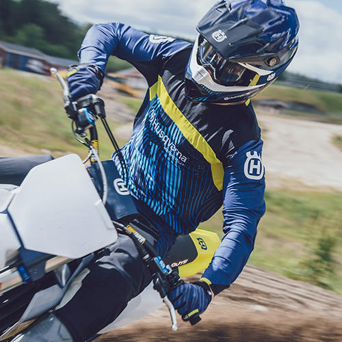 13.02.2023 Husqvarna Motorcycles reveals 2023 apparel collection Husqvarna Motorcycles is excited to unveil its new and invigorated Apparel Collection for 2023. The comprehensive and stylish range includes Functional Offroad and Street riding gear, together with a Casual Lifestyle Collection for riders and fans of Husqvarna