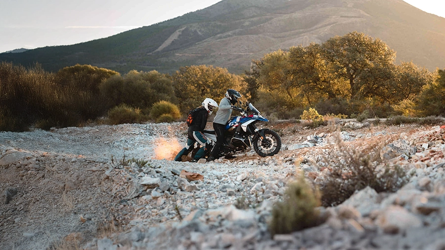 Die Internationale GS Trophy 2026 steht in den Startlöchern. Nach dem grandiosen Sieg der Männer letztes Jahr in Namibia wollen wir auch 2026 wieder um den Sieg mitfahren - bei den Männern und auch bei den Frauen.</p> <p>In diesem Sommer werden wir im Rahmen des Int. GS Trophy 2026 - Qualifier Germany unsere Teilnehmer ermitteln. Zwischen dem 27. und 30. August 2025 stellen wir im Enduro Center Mammutpark das Team Germany aus den besten Fahrerinnen und Fahrern zusammen.