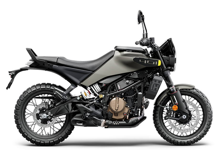 Die Svartpilen 401 ist zweifellos das ultimative Motorrad für Fahrten in den Außenbezirken von Metropolen. Leicht, komfortabel und in seinem Design unverwechselbar, bietet dieses aktuelle Modell eine neue Art des Navigierens durch den Großstadtdschungel. Der Motor ist nicht nur drehmomentstark, sondern auch leicht und kompakt, was zu seiner Wendigkeit im Stadtverkehr beiträgt. Die einstellbare WP-Federung ermöglicht auch auf sehr unebenen Straßen eine komfortable Fahrt, während die an die schwedischen Wurzeln dieses Motorrades erinnernden Grafiken mit ihrer subtilen Auswahl an dunkleren Tönen eine beeindruckende Präsenz schaffen.